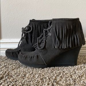Minnetonka wedge fringe booties